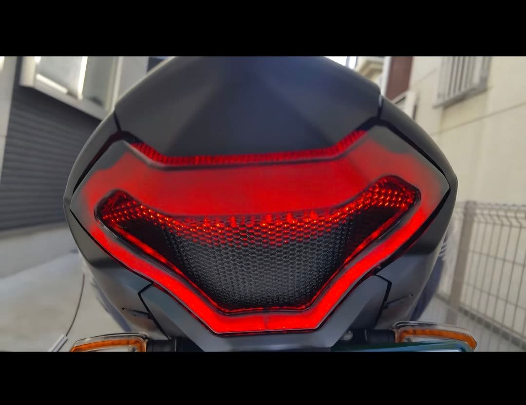 中古　TST製　 YZF R25 R3用テールランプウィンカー一体型　スモーク