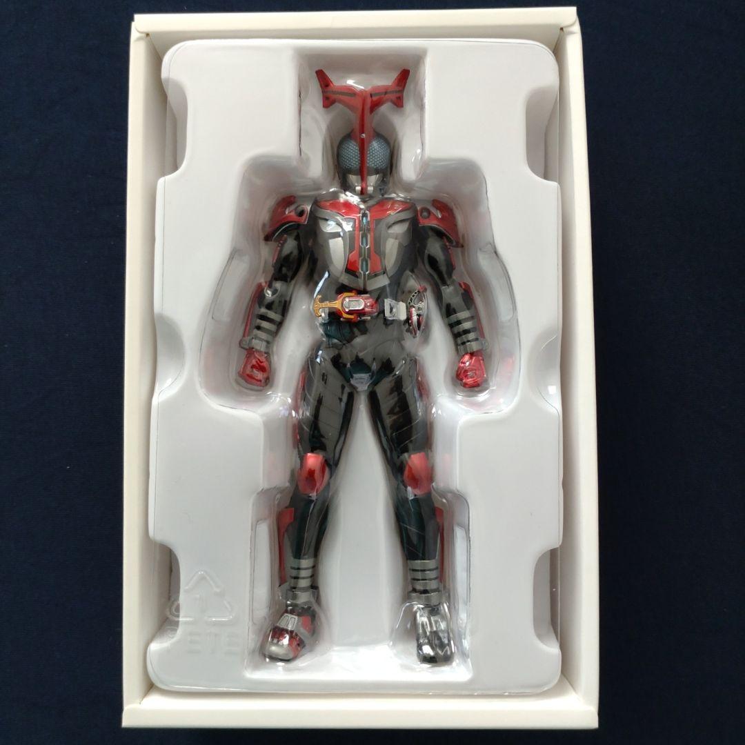 S.H.Figuarts 真骨彫製法 仮面ライダーカブトハイパーフォーム