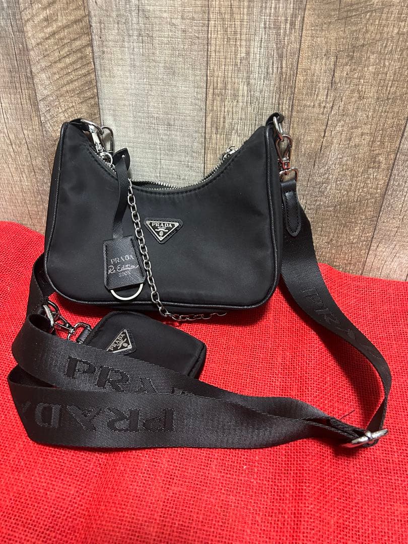 の*ぴ様 プラダ Re-Edition 2005 Re-Nylon バッグ
