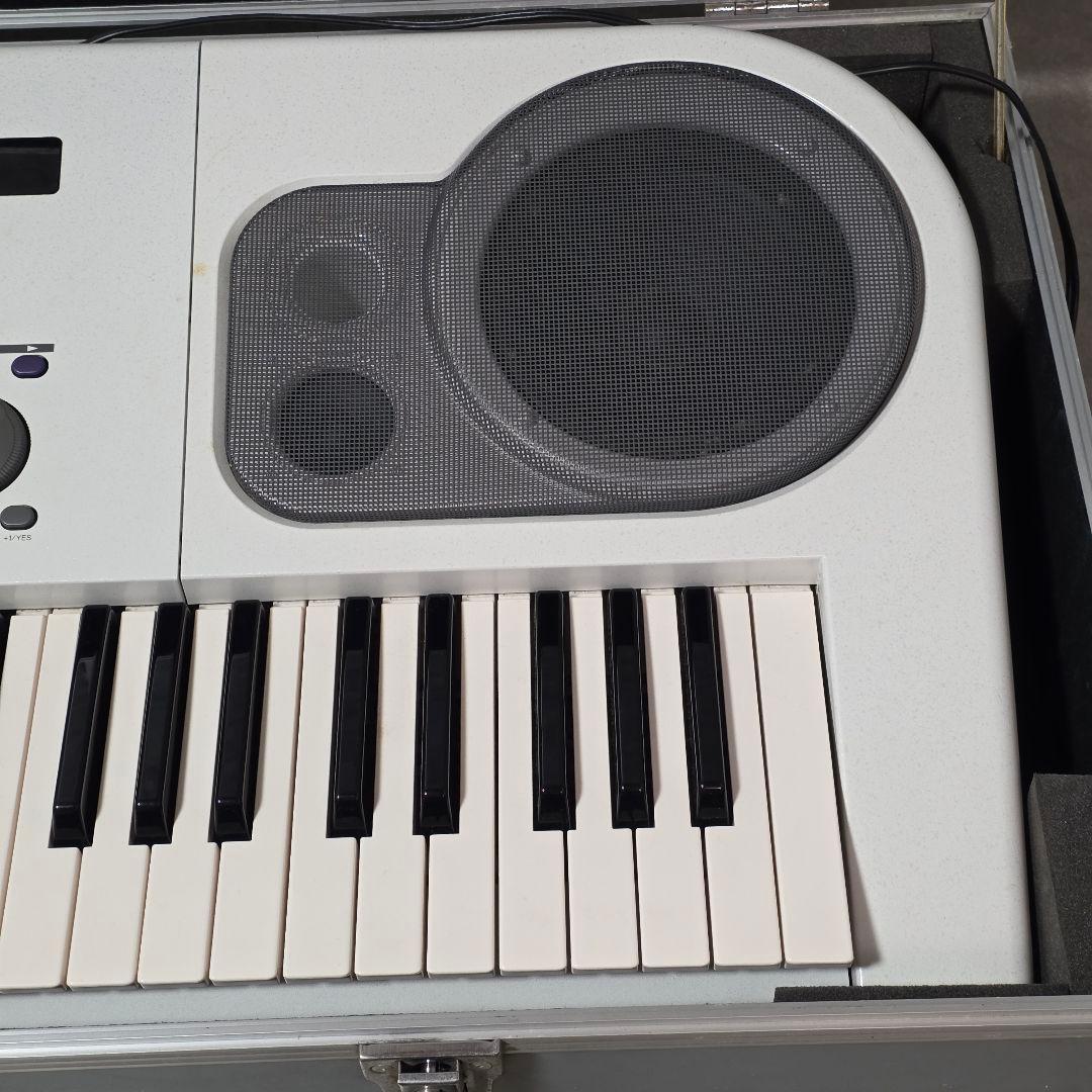 YAMAHA EOS B700 ハードケース付 ヤマハ シンセサイザー 小室哲哉