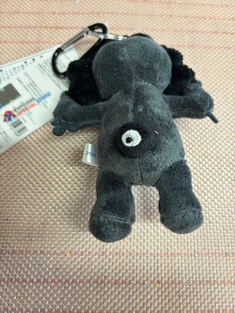 ミャクミャクカラビナ付きマスコット黒 立ち