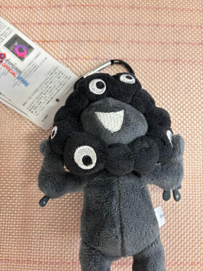 ミャクミャクカラビナ付きマスコット黒 立ち