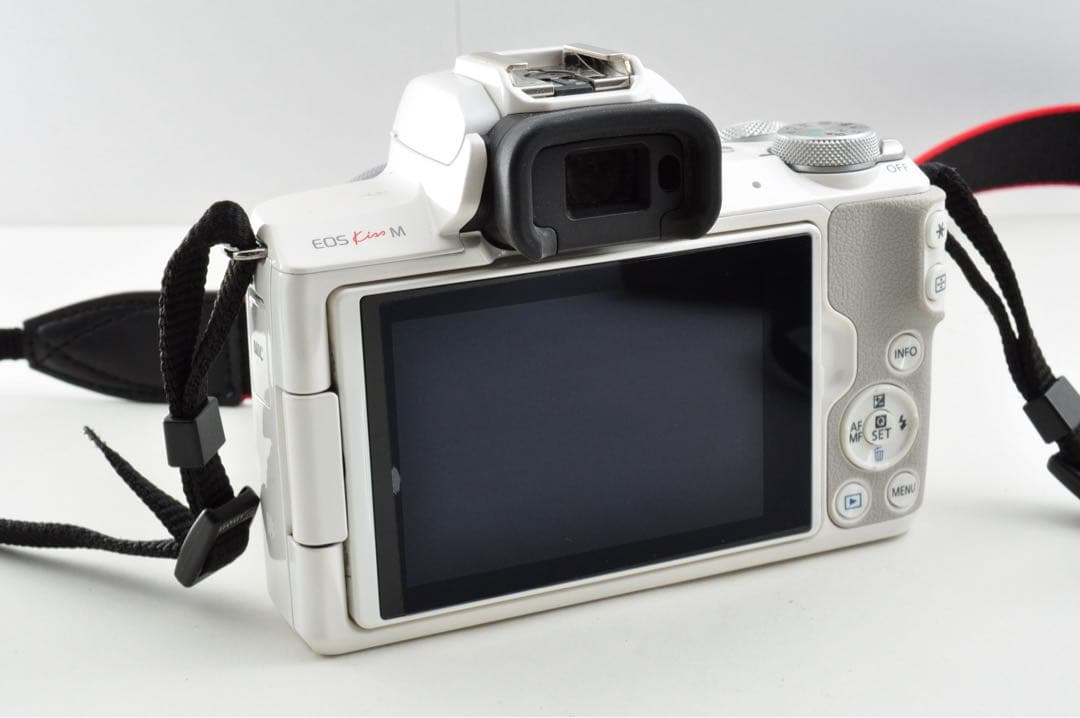 美品 Canon EOS Kiss M レンズキット 自撮りOK Wifi搭載