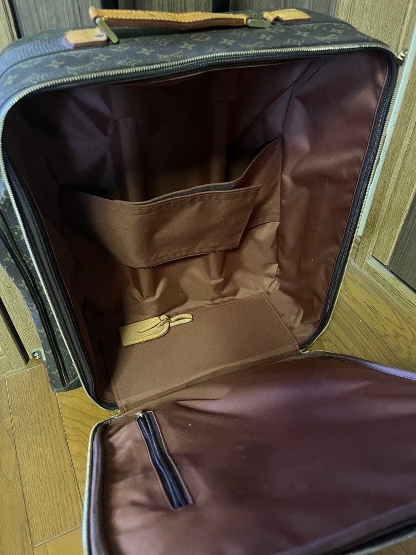 ルイヴィトン柄スーツケース