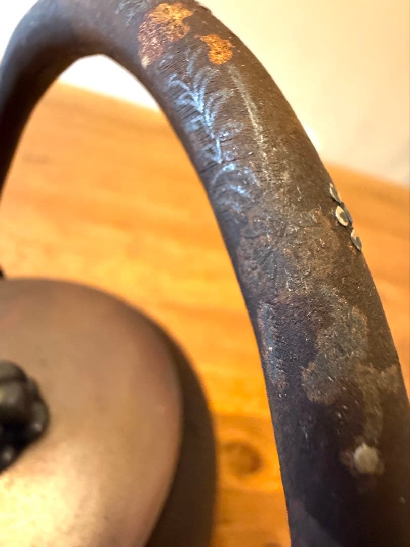 南部鉄瓶 金象嵌取手 意外に可愛いぐるぐる渦巻き文様 茶道具 明治〜昭和初期