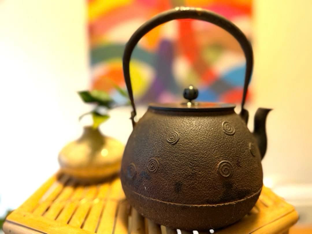 南部鉄瓶 金象嵌取手 意外に可愛いぐるぐる渦巻き文様 茶道具 明治〜昭和初期