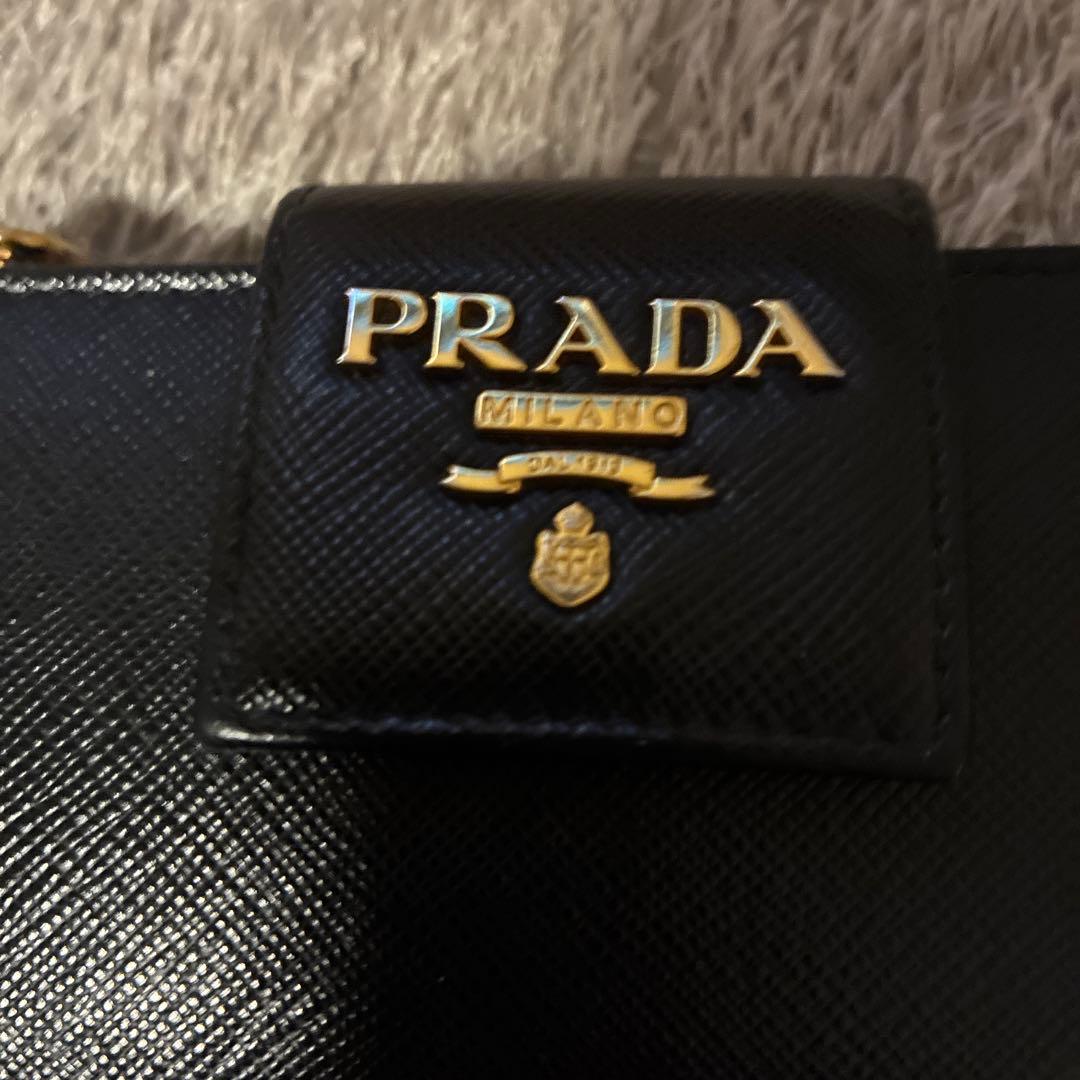 PRADAフラップサフィアーノレザーロゴ金具ブラック