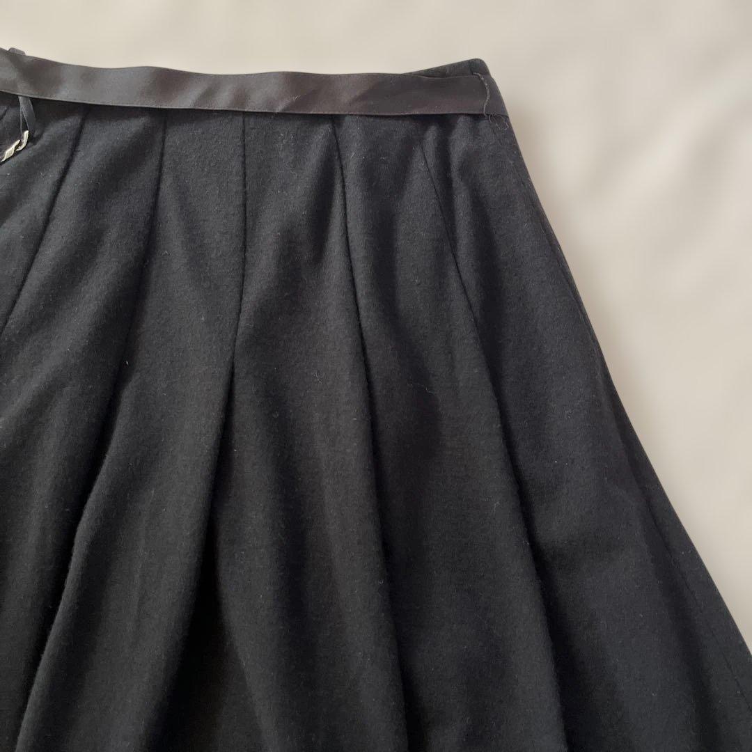 未使用タグ付き エムズグレイシー 黒スカート40 リボン付き 秋冬ウール