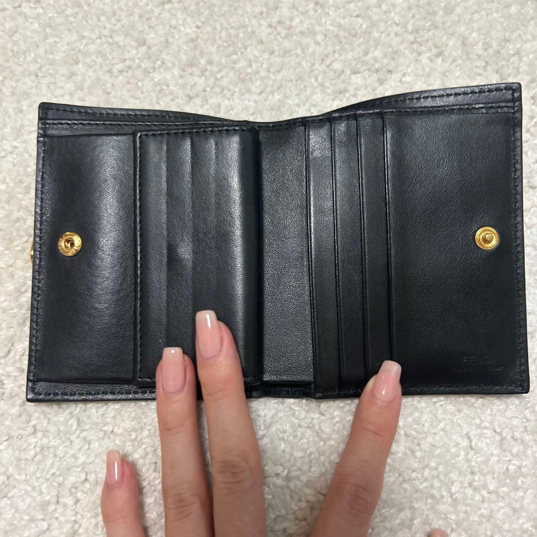 FENDI 二つ折りミニ財布　黒✖️ゴールド　美品