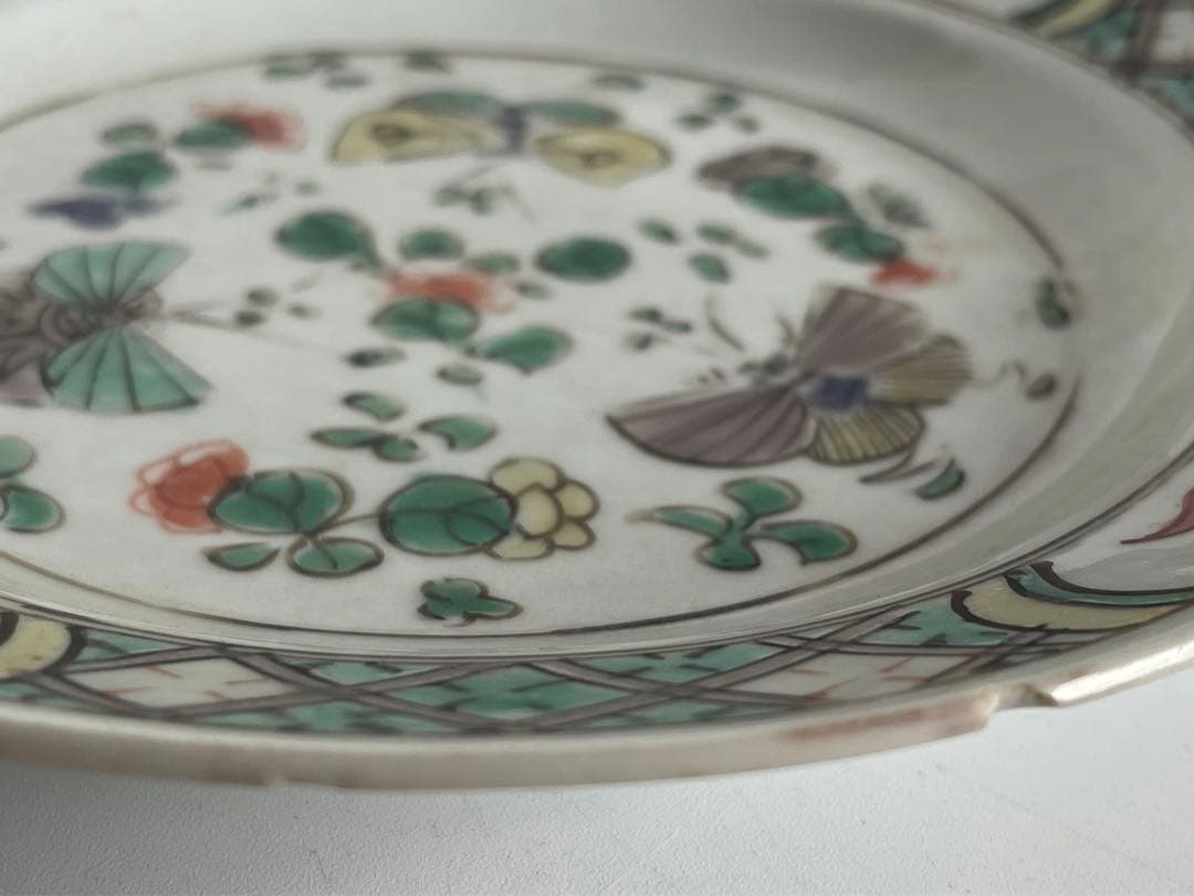 中国骨董　アンティーク　五彩　蝶々　宝文様　五寸皿　双魚印　中国　清朝　康熙五彩