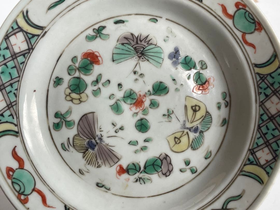 中国骨董　アンティーク　五彩　蝶々　宝文様　五寸皿　双魚印　中国　清朝　康熙五彩