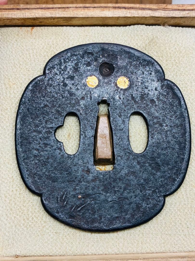 希少 江戸期 伏見住 金家 鉄地金象嵌 図鍔 8㎝ 刀装具 時代武具 鍔 つば