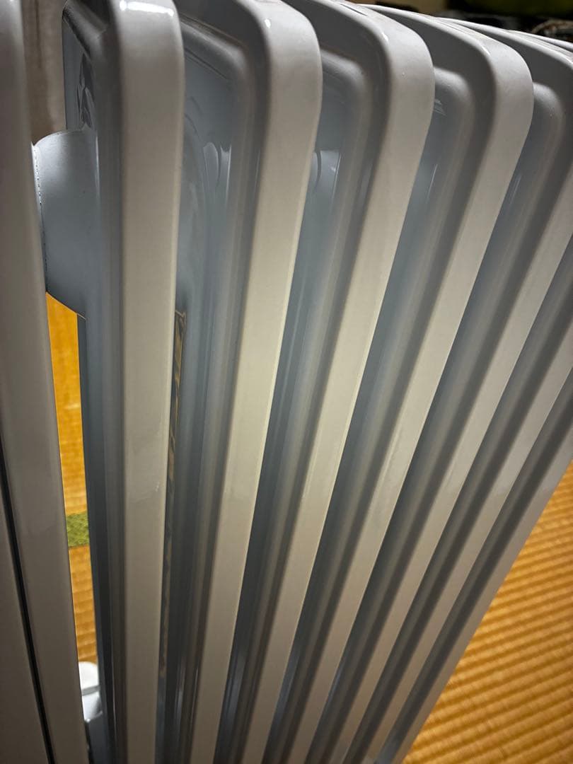 ほぼ未使用　DeLonghi オイルヒーター　8~10畳用　JRE0812