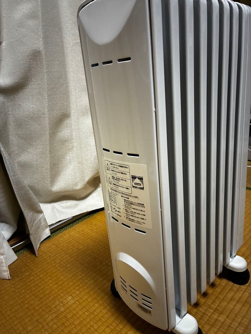 ほぼ未使用　DeLonghi オイルヒーター　8~10畳用　JRE0812