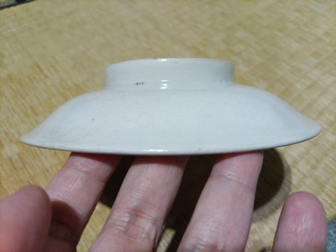 李朝　官窯？　白磁　皿（径16.8～17.1㎝）
