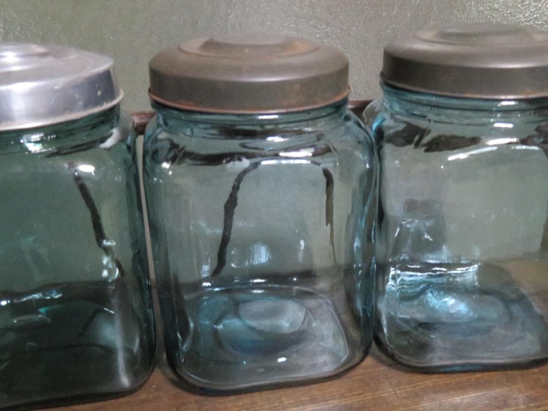 ◆392◆【昭和レトロ】蓋付ガラス瓶3個セットレトロ瓶 飴屋瓶 アルミ蓋