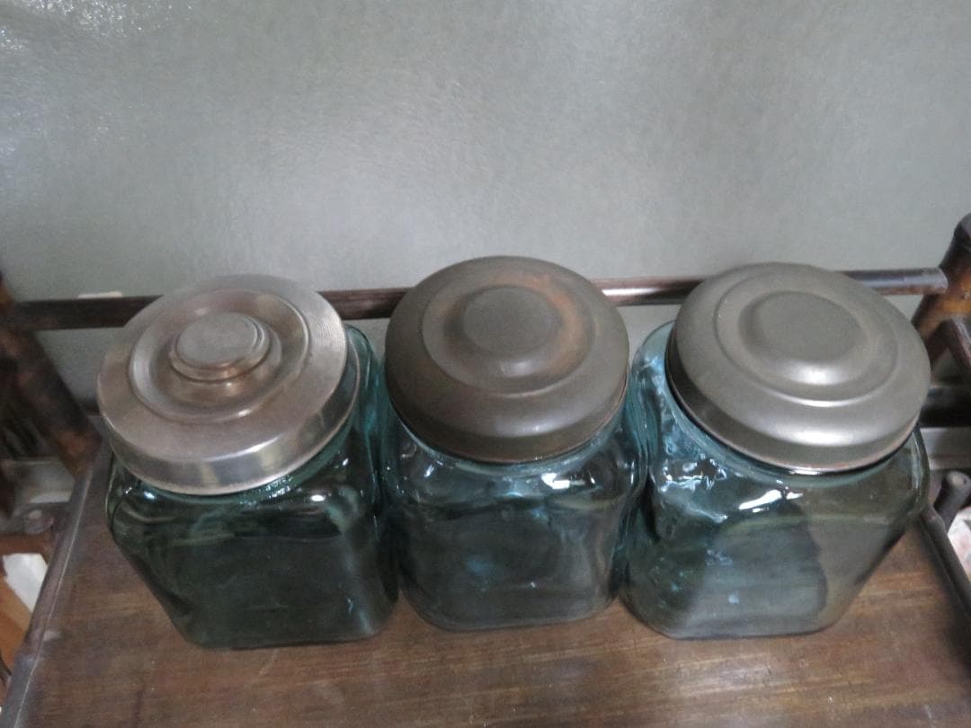 ◆392◆【昭和レトロ】蓋付ガラス瓶3個セットレトロ瓶 飴屋瓶 アルミ蓋