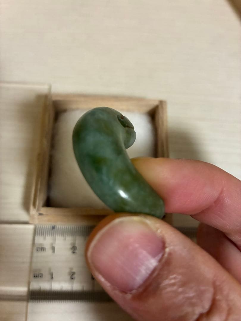 勾玉　出土品　縄文期　弥生期　ろうかん　翡翠　ヒスイ　糸魚川