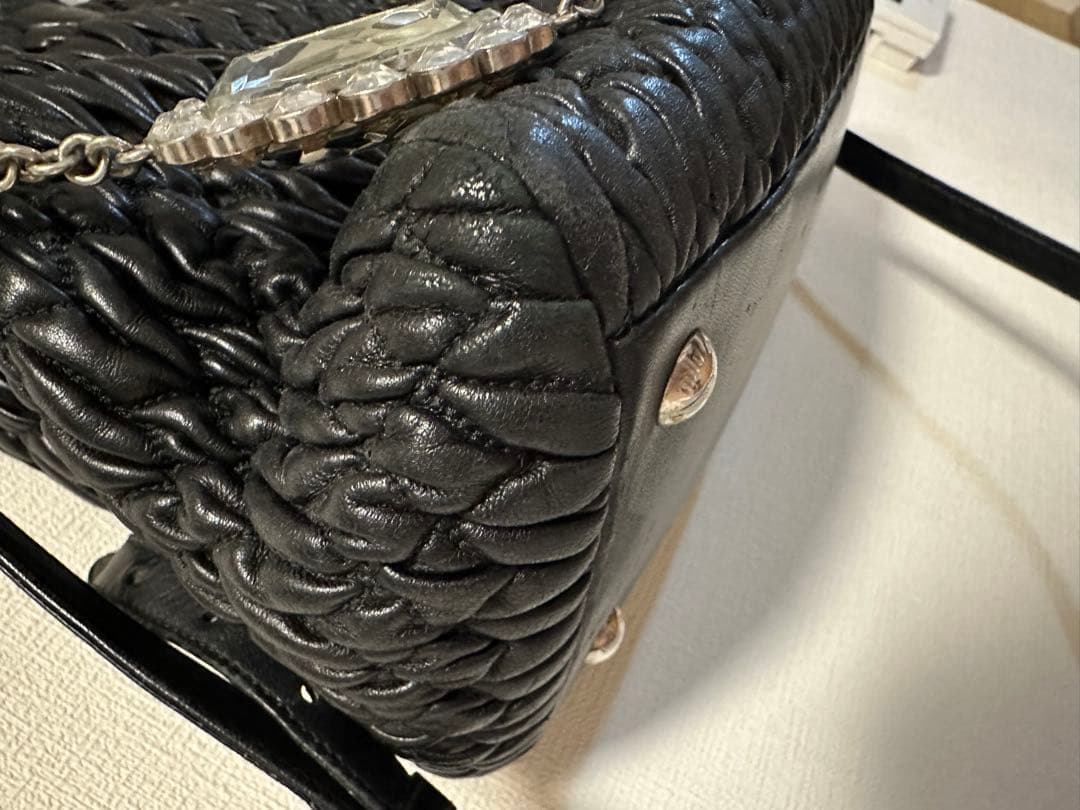 miumiu マテラッセ ナッパクリスタル ブラック