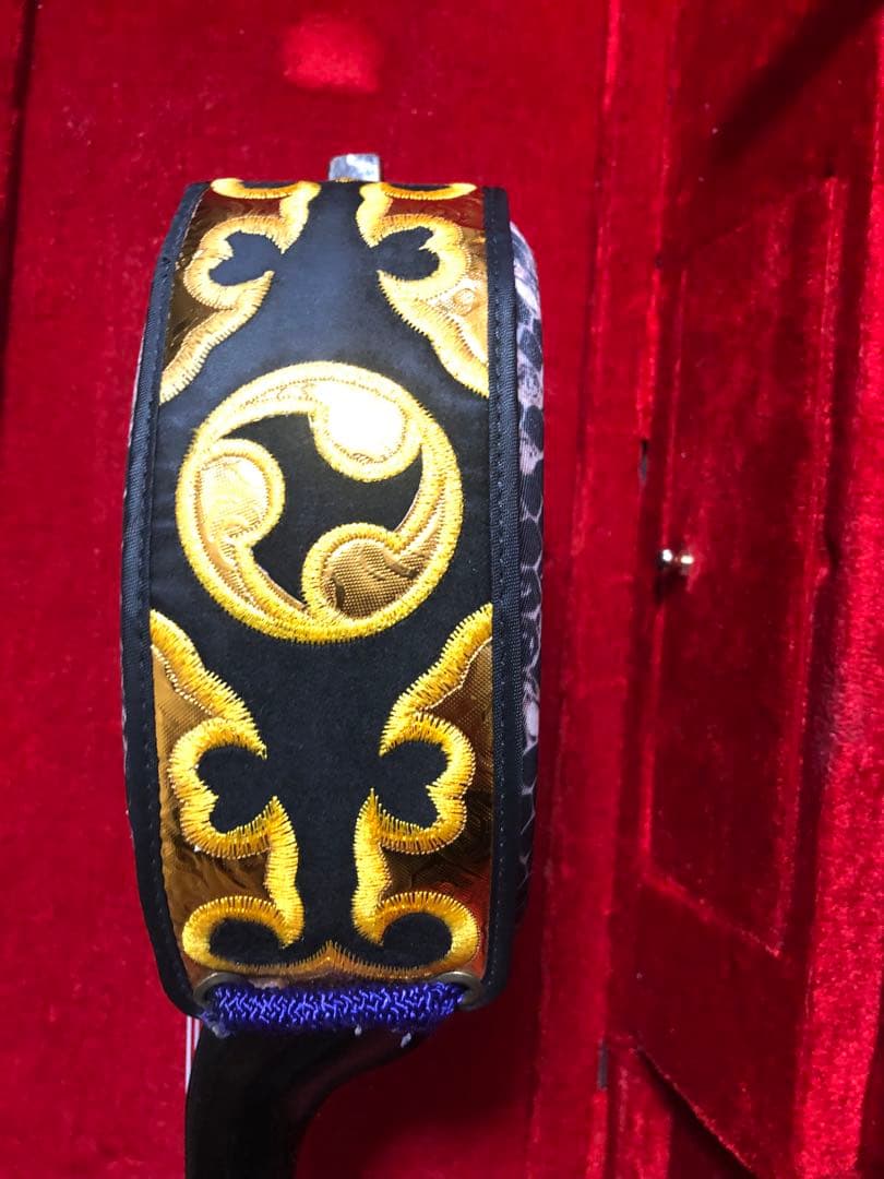 【美品】初心者向け三線本体、ハードケース付き（ハードケース金具一部にサビあり）