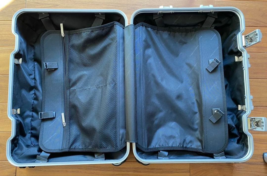 メルセデス・ベンツ キャリーケース シルバー 中型　　※エコメルカリ便限定