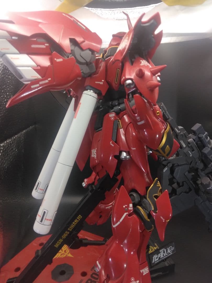 ガンプラ　MG シナンジュ 全塗装完成品　バズーカ　専用台座付