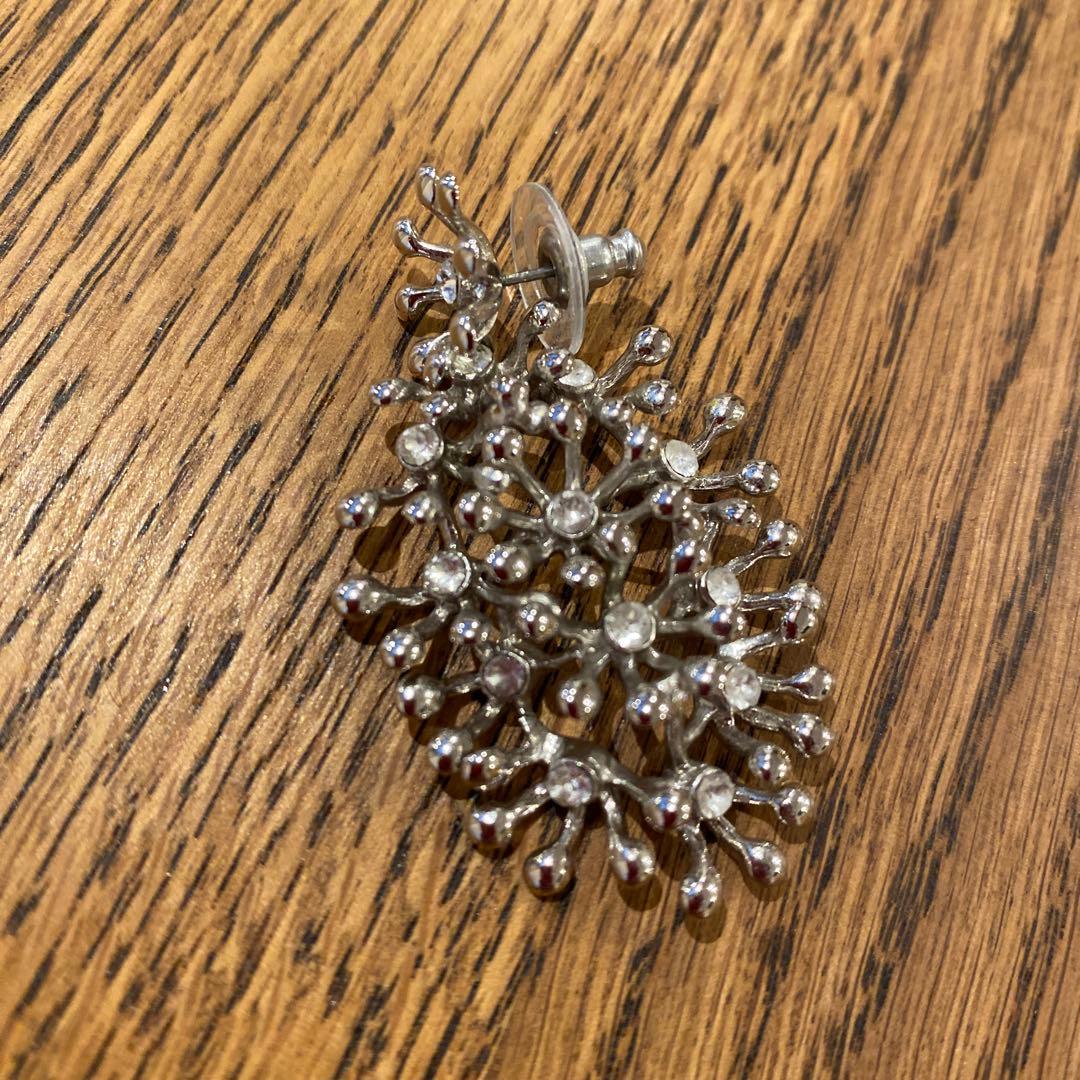 グロッセ Brillia オーバル ピアス プラチナ フラワー