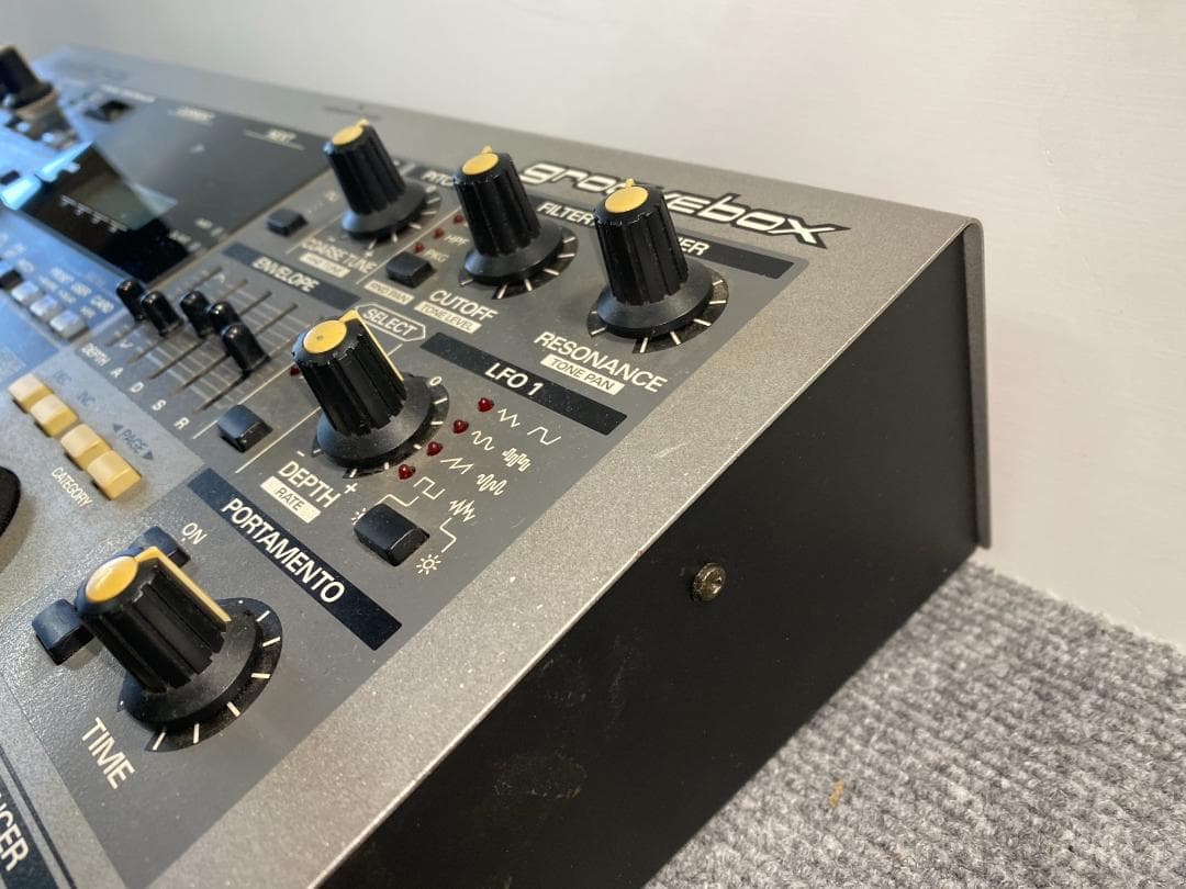 Roland MC-505 グルーブボックス　シーケンサー