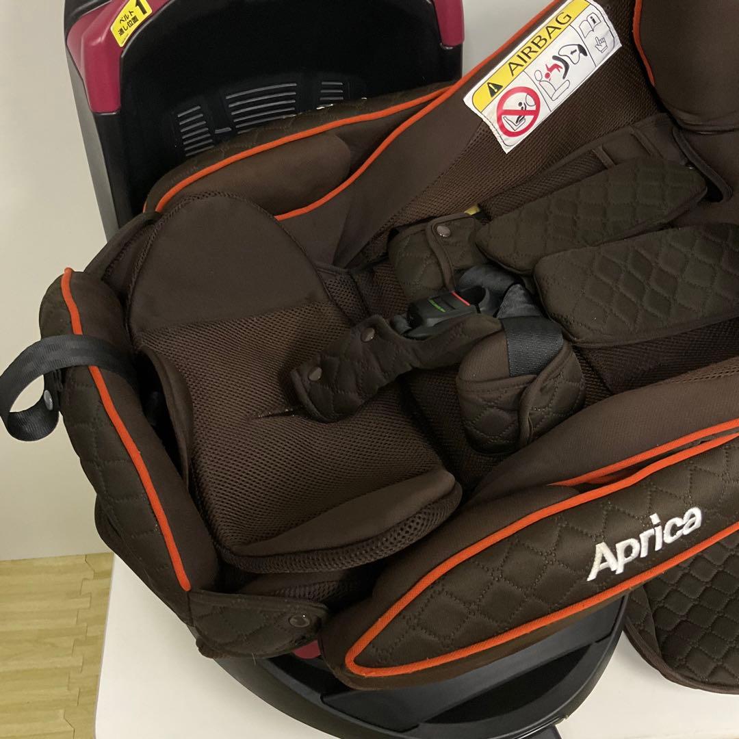 アップリカ フラディア グロウ プレミアム 新生児対応チャイルドシート