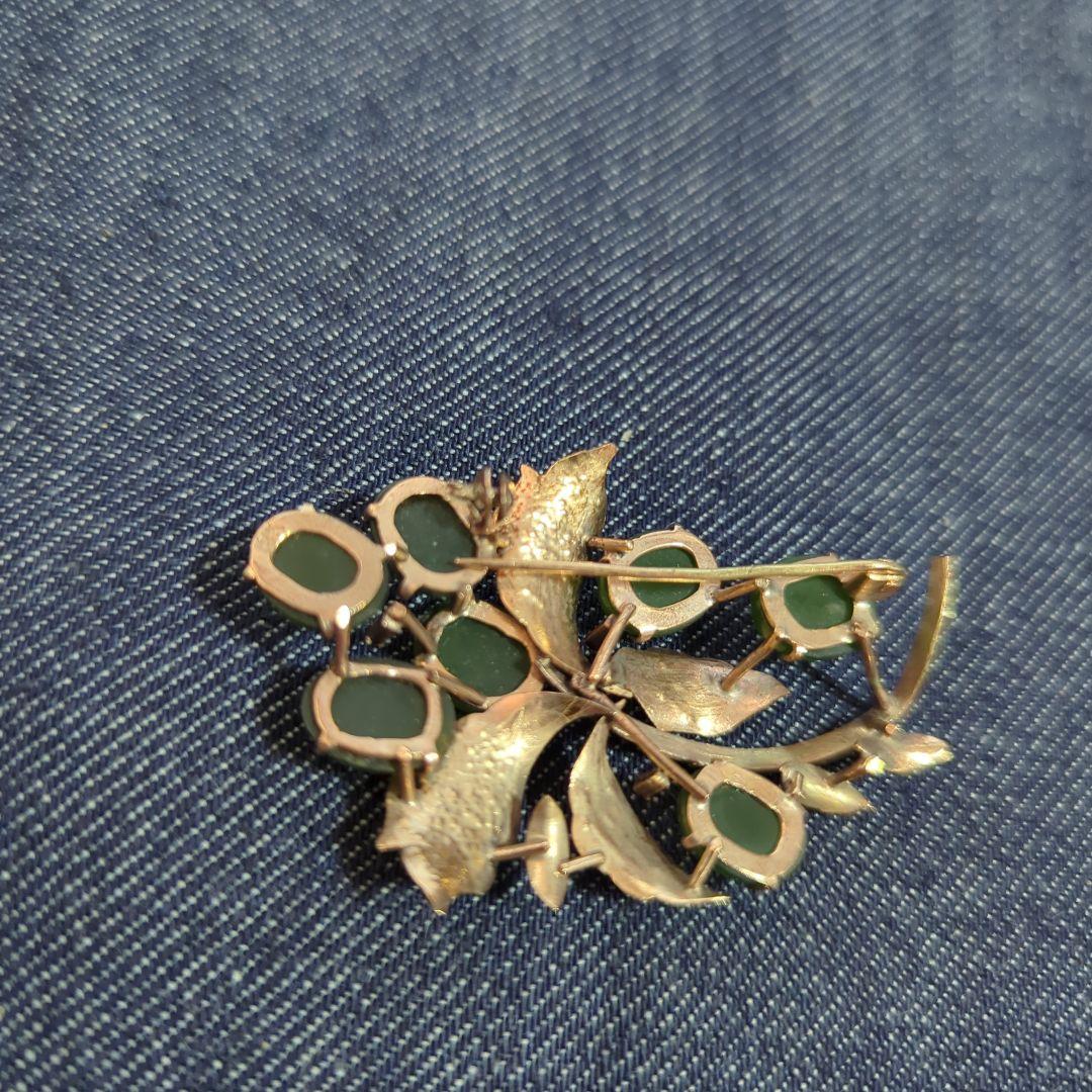ヴィンテージ希少ネフライト 緑色の葉と実のブローチ 18k