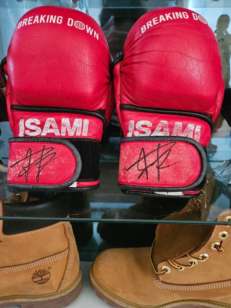 朝倉未来サイン入り ISAMI ボクシンググローブ
