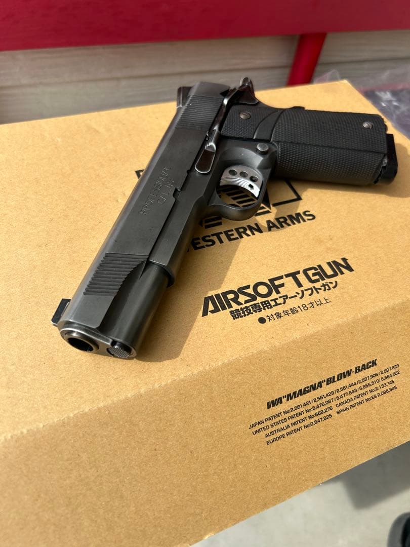1.2日限定値下げ‼️WESTERN ARMS ガスガン　ガス、玉付きでお得‼️