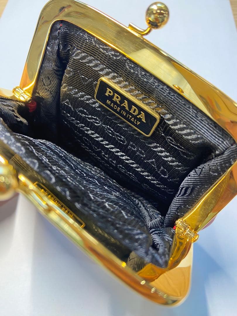 PRADA レッド レザー ケース