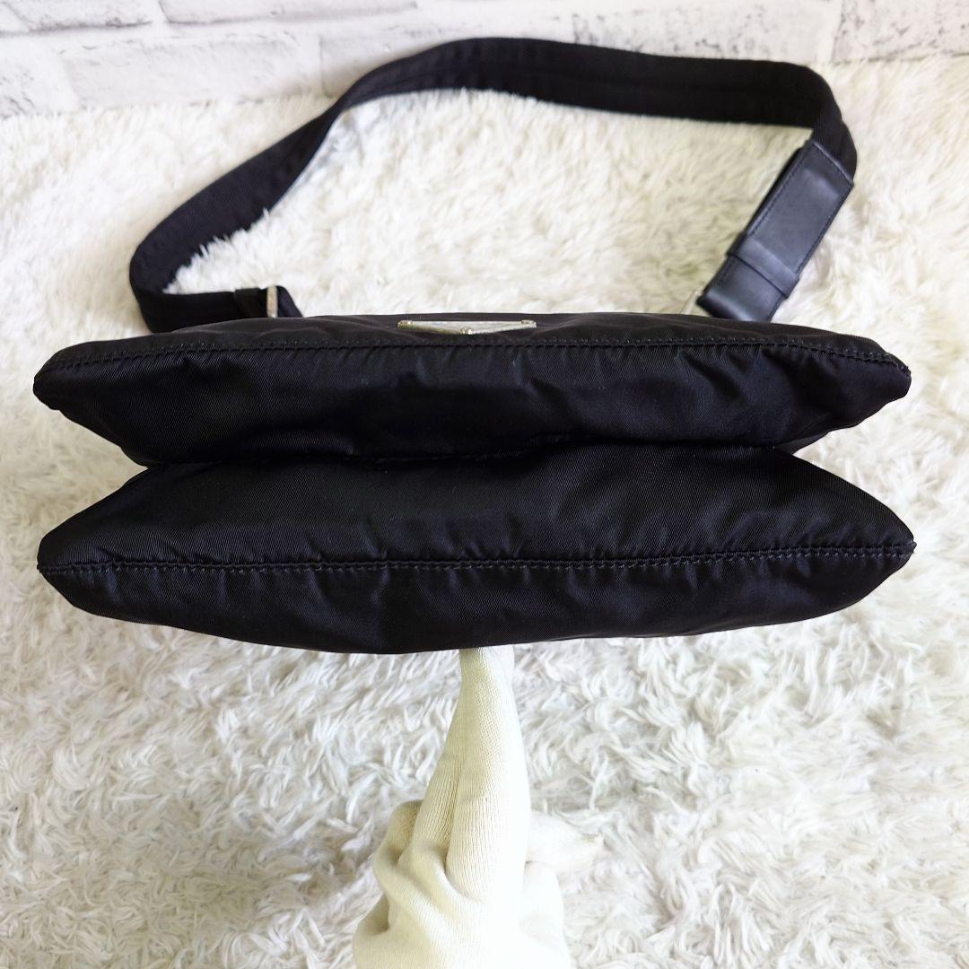 プラダ ショルダーバッグ 三角ロゴ サコッシュ ブラック 肩掛け ナイロン