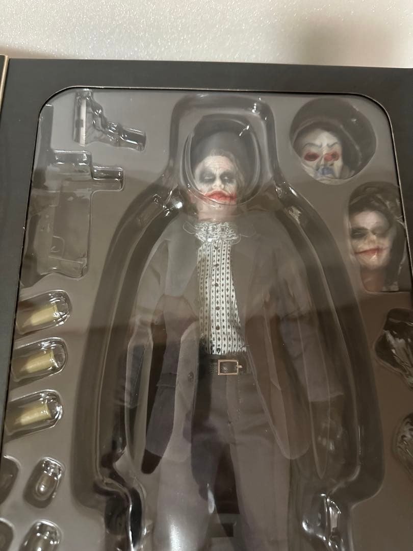 ホットトイズ　バットマン　ダークナイト　ジョーカー　フィギュア