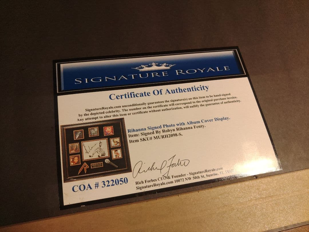 激レア　Rihanna サイン入りアートフレーム　リアーナ　希少　記念品