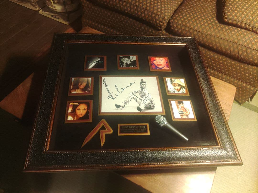 激レア　Rihanna サイン入りアートフレーム　リアーナ　希少　記念品