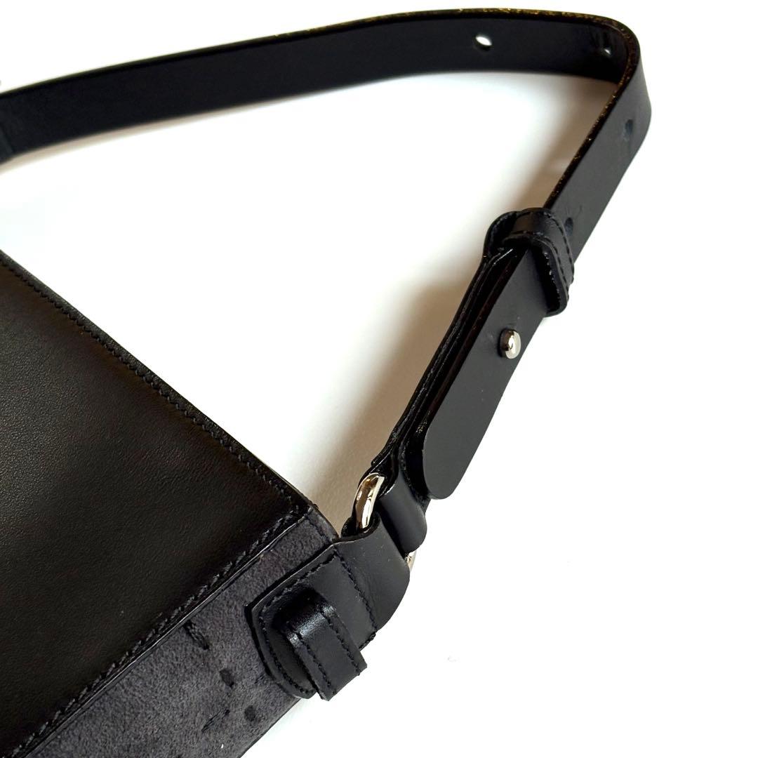 Burberry ブラックレザーハンドバッグ