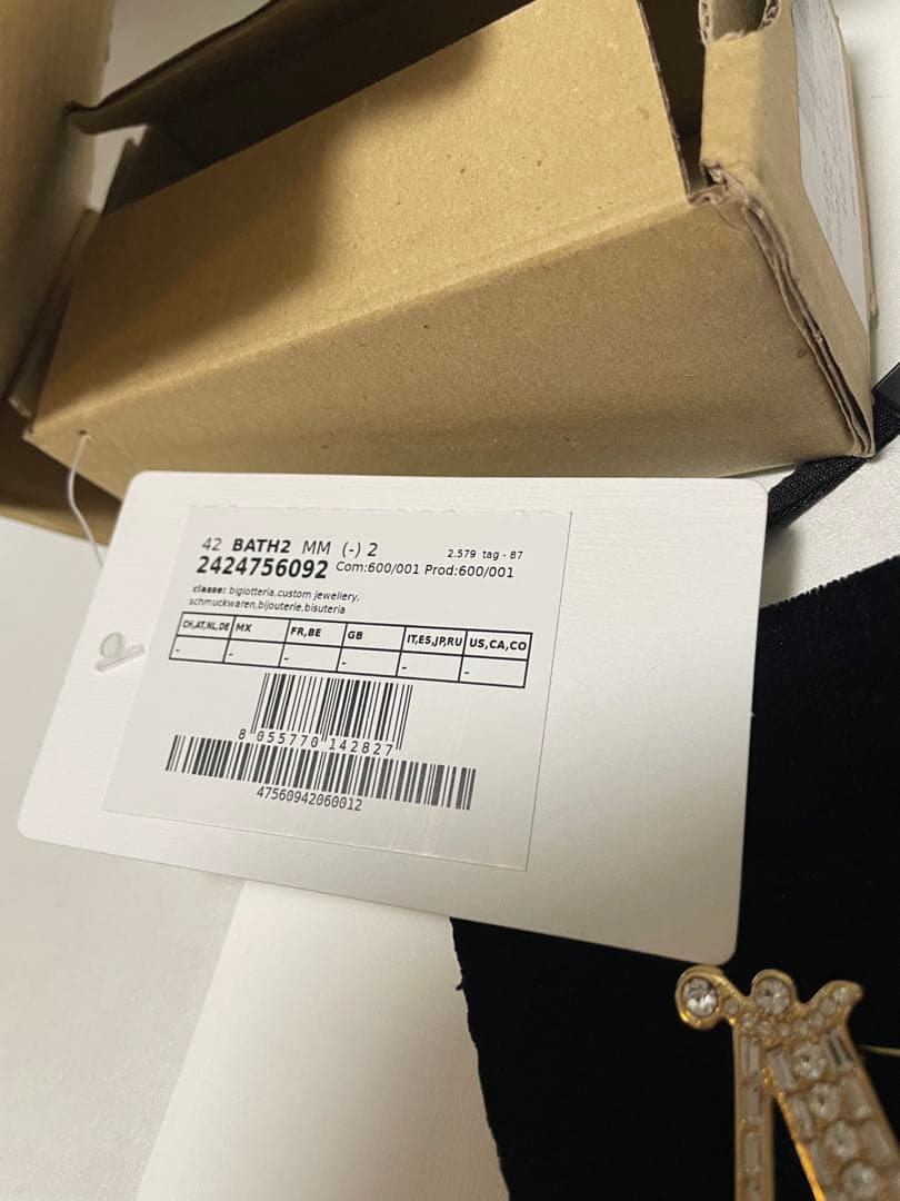 新品MaxMara M字型ブローチクリスタルマックスマーラ