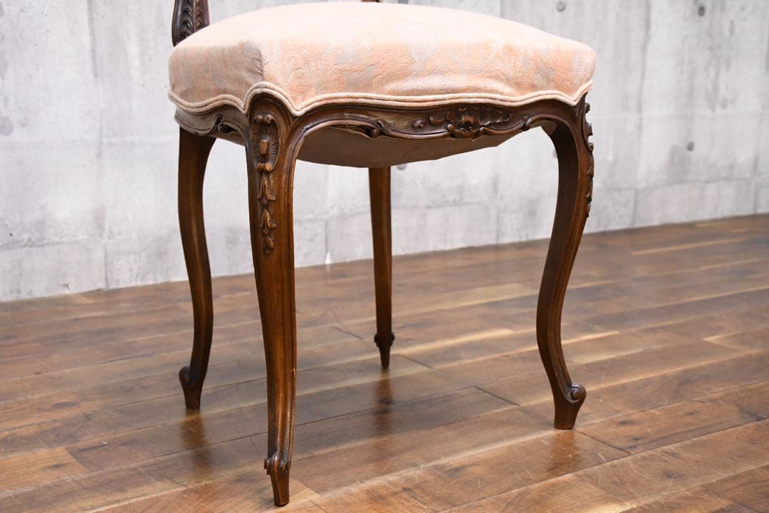 EFK99 英国アンティーク バルーンバックチェア 猫脚 木彫刻 サロンチェア