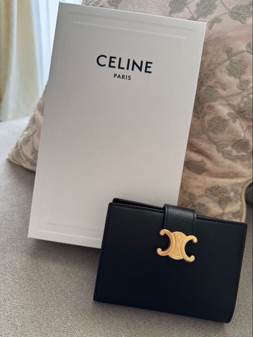 セリーヌ　ミディアム ストラップウォレット ニノ サプルグレインドカーフスキン