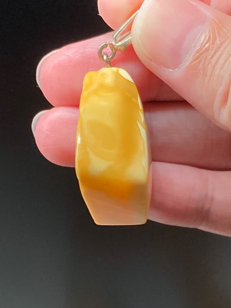 分厚い 8.13g ロイヤルアンバー 琥珀 バタースコッチ ペンダント