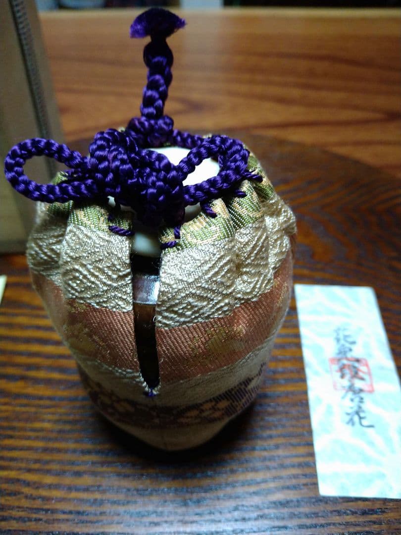 花兎段唐花茶入　高取焼　高取喜恵造