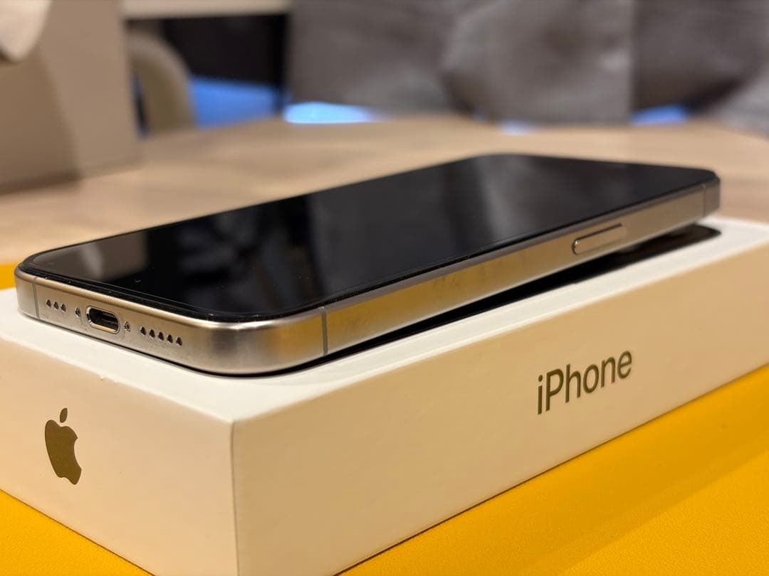 iPhone 15 Pro 256GB (Simフリー) ナチュラルチタニウム