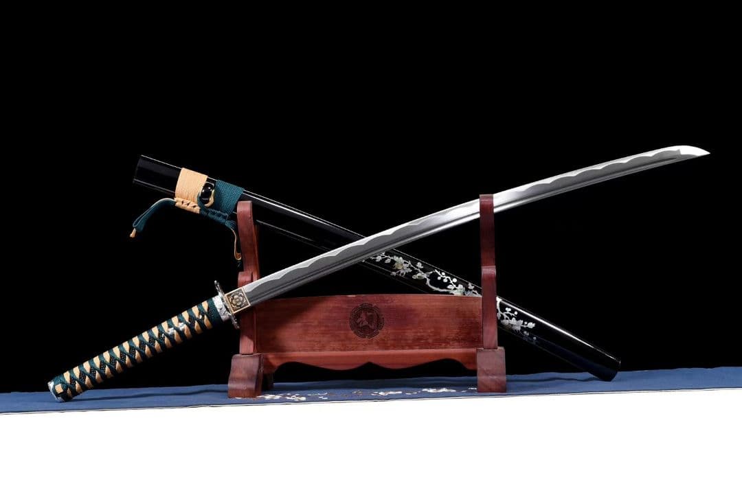 【武士の魂】古兵器 刀装具 日本刀　模造刀 居合刀 武士道 鑑賞用 美術刀