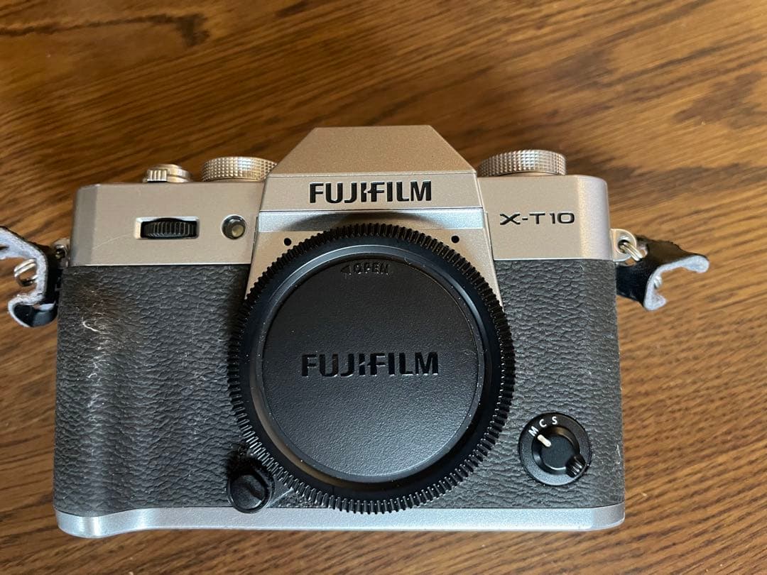 【ジャンク品】FUJIFILM X-T10 シルバー レンジファインダーカメラ