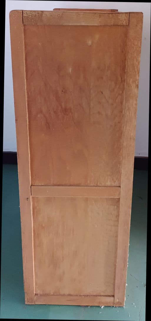 木製ストライプ模様キャビネット