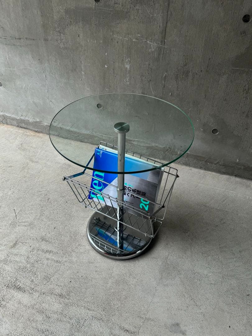 モダン　マガジンラックサイドテーブル　ミッドセンチュリー　スペースエイジ