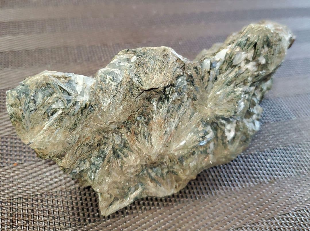 【貴重】灰鉄輝石 菊寿石 岐阜県 山県市 柿野東洞 柿野鉱山 鉱石 原石 国産