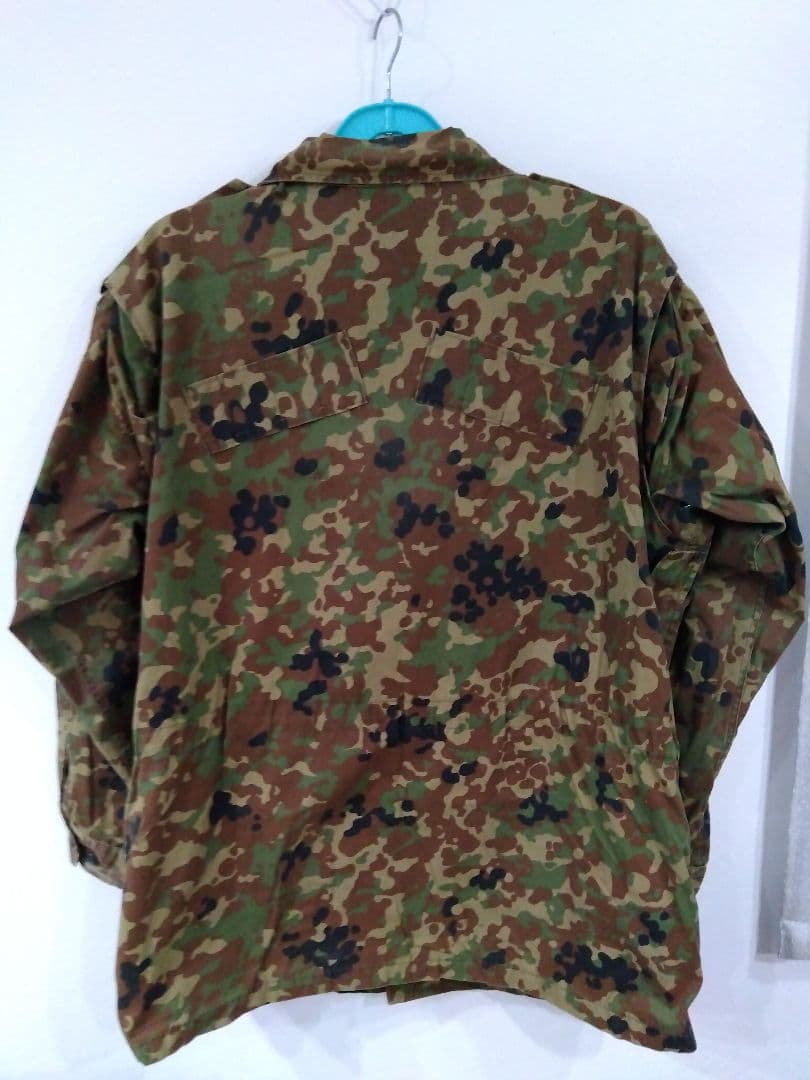 【痛み】自衛隊迷彩柄 防寒戦闘服 防寒外被 LLサイズ